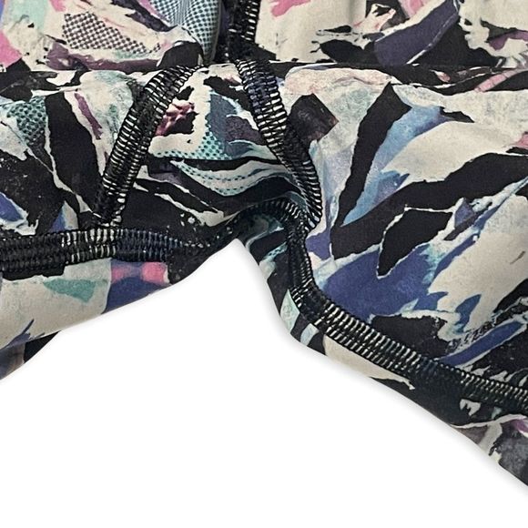 Lululemon Break Free Crops 6 - Picture 10 of 10